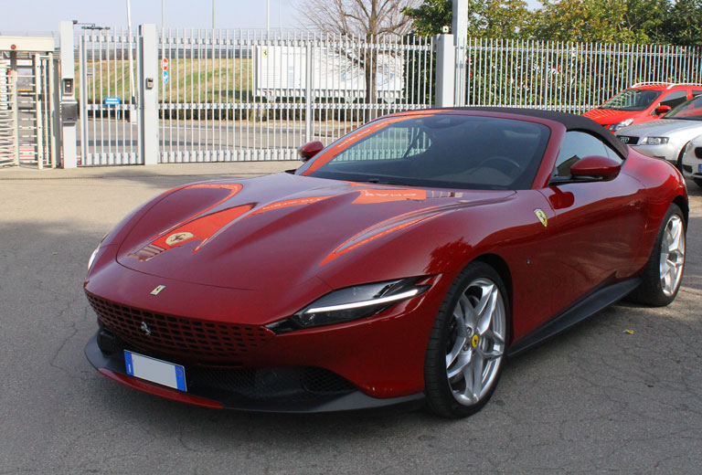 Noleggio-Ferrari-Roma-Spider-cabriolet-a-Maranello